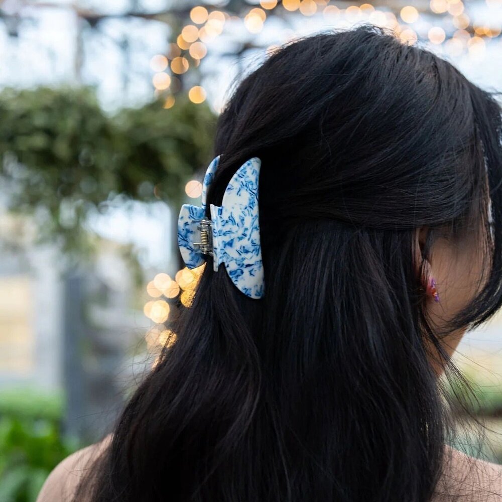 π 2/$20 Cream Acrylic Hair Claw - Picture 4 of 8